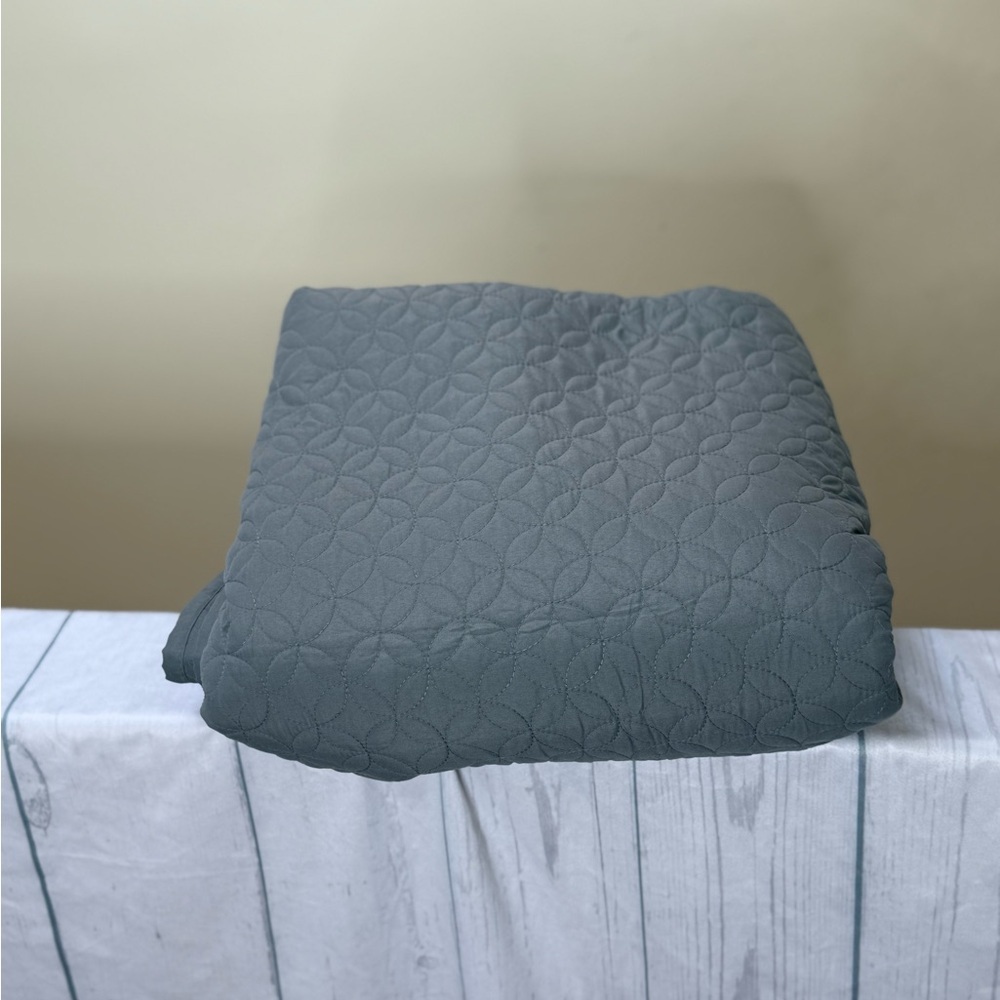 King Size Reversible Bed Ensemble Coverlet in Gray - Picture 3 of 6